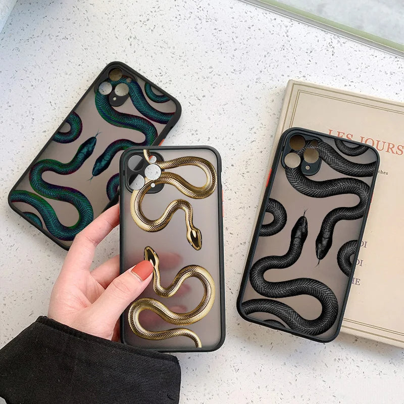 Luxe Slangen iPhone Hoesje – Metallic Snake Design & Schokbestendig