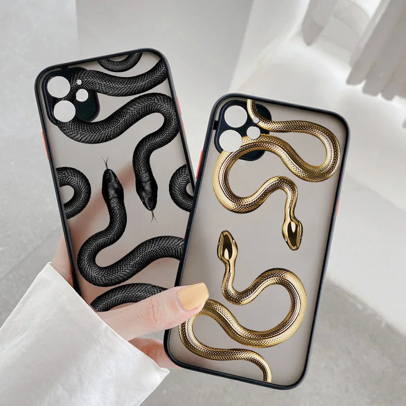 Luxe Slangen iPhone Hoesje – Metallic Snake Design & Schokbestendig