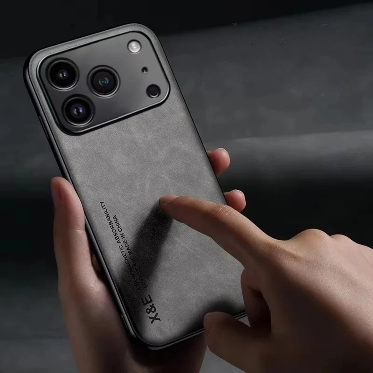 Titan Suede iPhone Hoesje – Premium Grip & Camera Bescherming