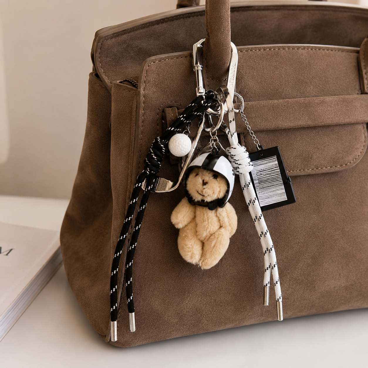 Street Bear Bag Charm – Trendy Tashanger Dames