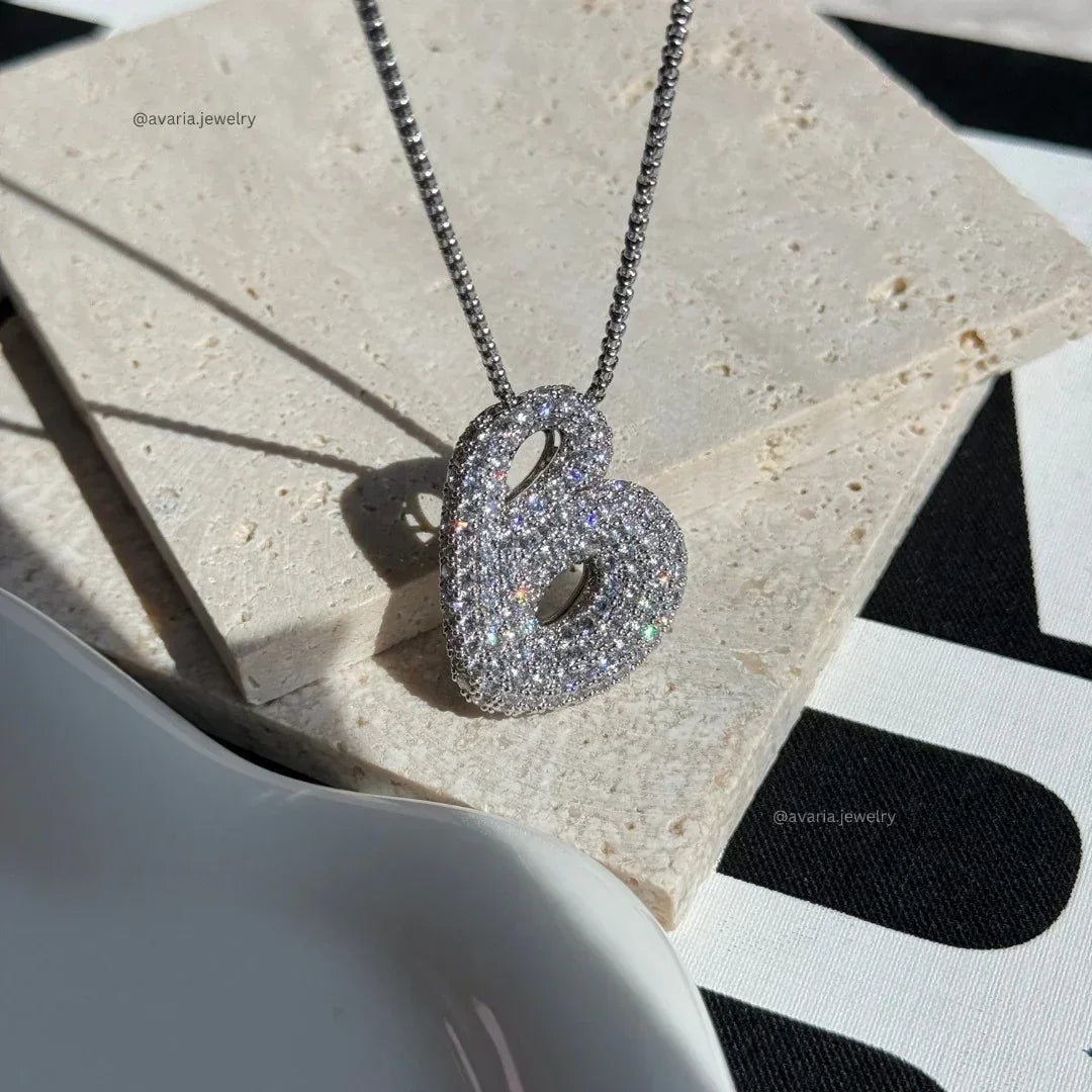 Initial Ketting Goudkleurig | Bubble Letter Hanger | Luxe Zirkonia Look