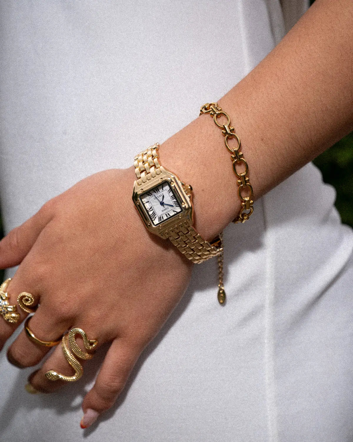 Vierkant Dameshorloge met Romeinse Cijfers – Elegant Quartz Design