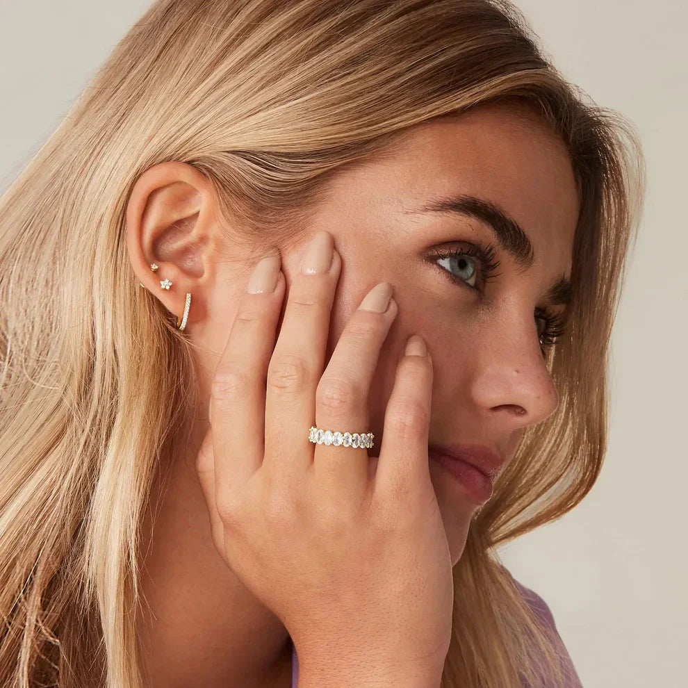 Luxe 18K Vergulde Ring met Ovale Diamant-Simulanten