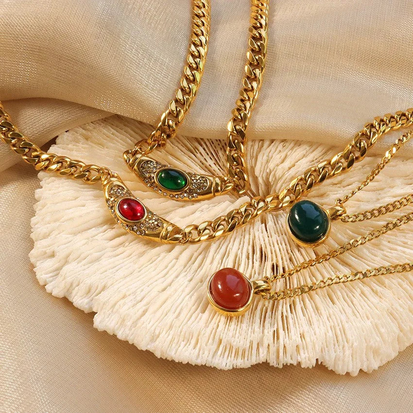 Vintage Gouden Ketting met Edelsteen – Luxe Schakel Design