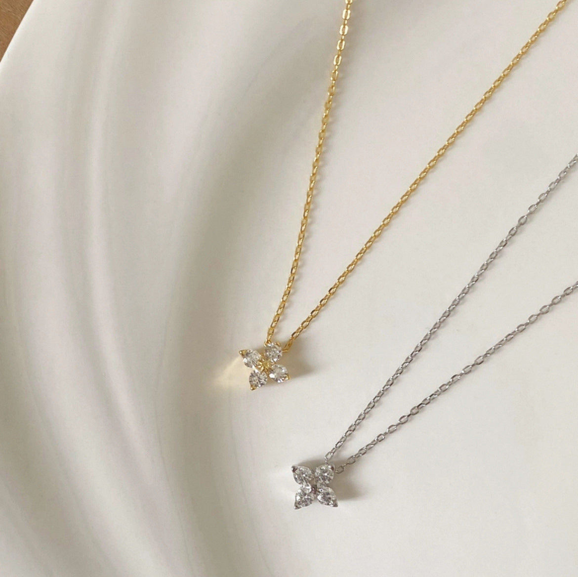 Minimalistische Kristal Hanger Ketting Dames – Tijdloze Elegantie