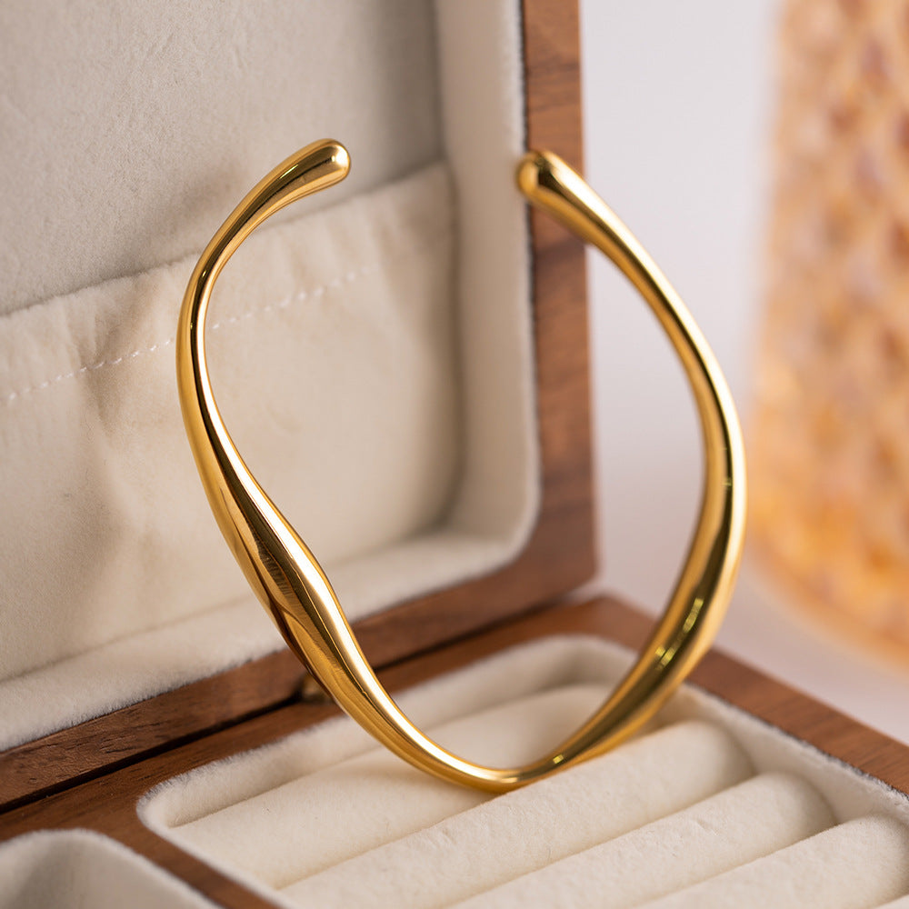 Tijdloze Bangle Armband Dames – Minimalistisch 18K Geplateerd Design