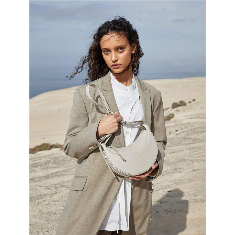 Halvemaan Schoudertas – Modern, Minimalistisch & Moeiteloos Chic