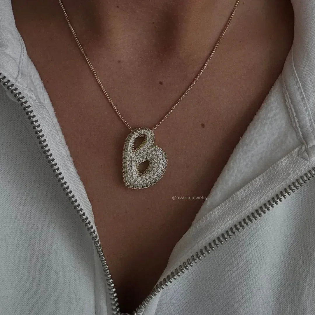 Initial Ketting Goudkleurig | Bubble Letter Hanger | Luxe Zirkonia Look
