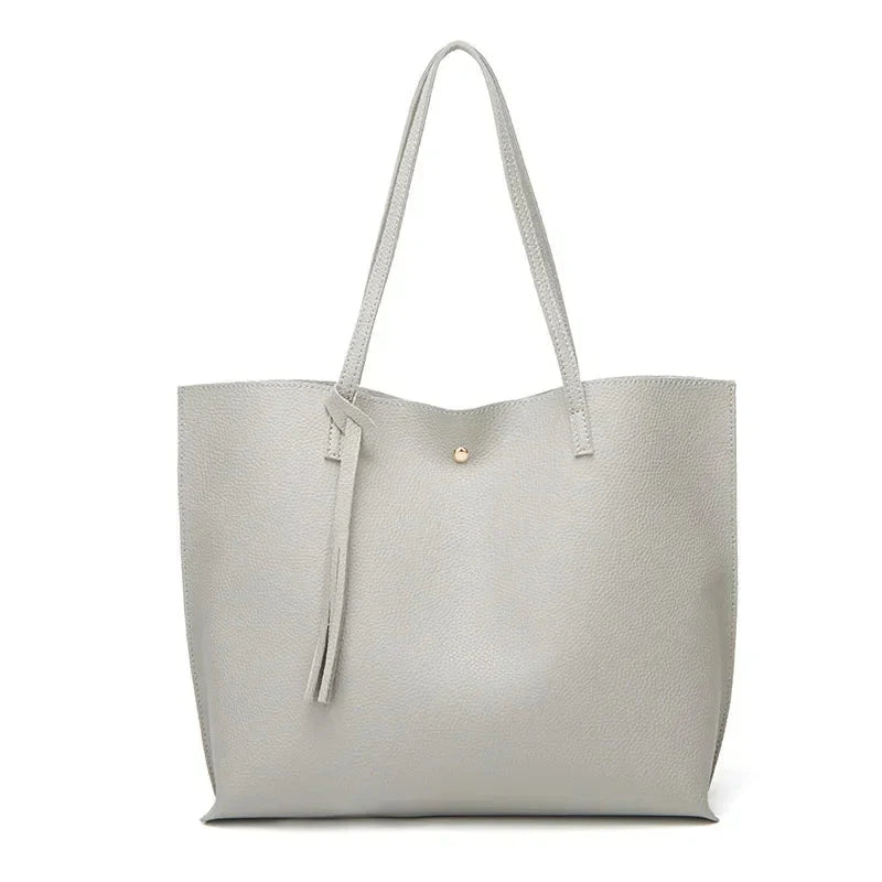 Ruime Handtas met Minimalistisch Design en Luxe Kwastdetail