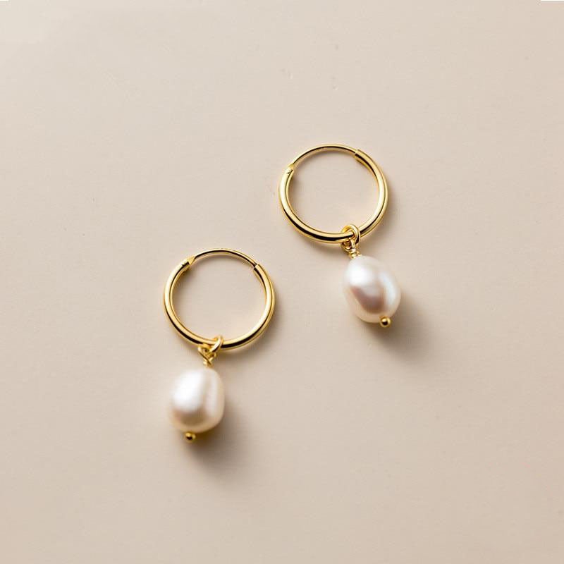 Luxe Oorringen met Hangende Parel – Tijdloze Dames Oorbellen