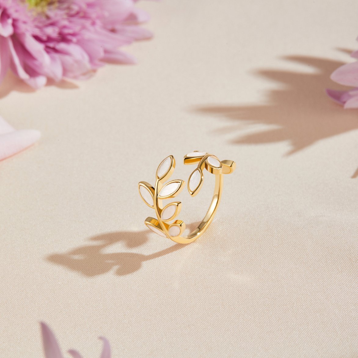 Luxe Goudkleurige Natuur Ring – Stijlvolle Open Ring voor Dames