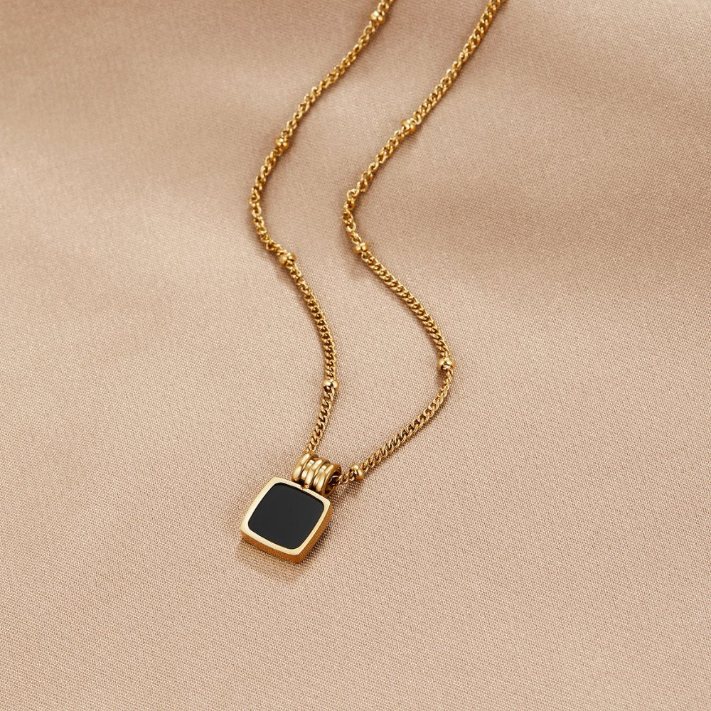 Minimalistische Goudkleurige Ketting met Schelpsteen Hanger